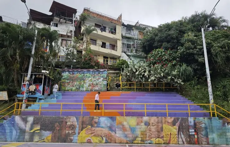 comuna_trece_medellin barrio comuna trece, murales de graffiti al aire libre