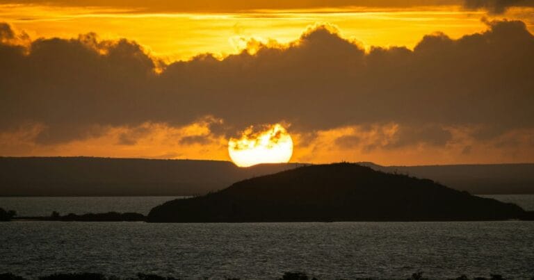 atardecer en la playa cabo de la vela la guajira, colombia
