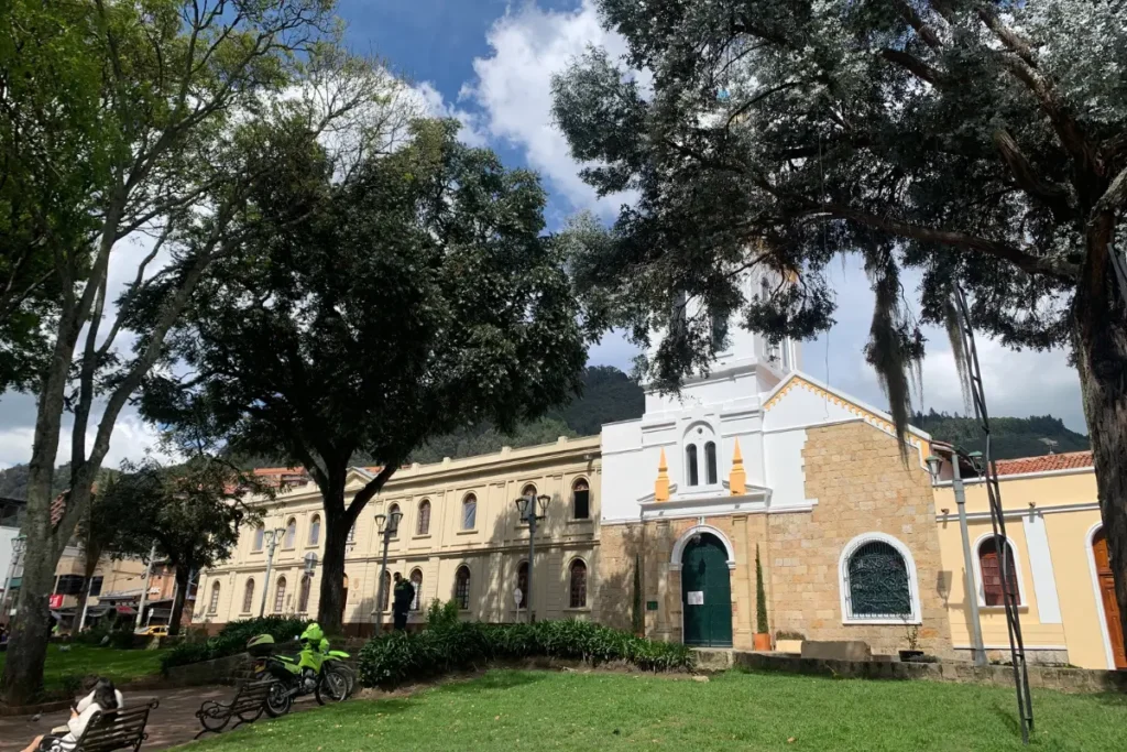 https://mapaencamino.com/las-mejores-zonas-para-hospedarse-en-bogota/