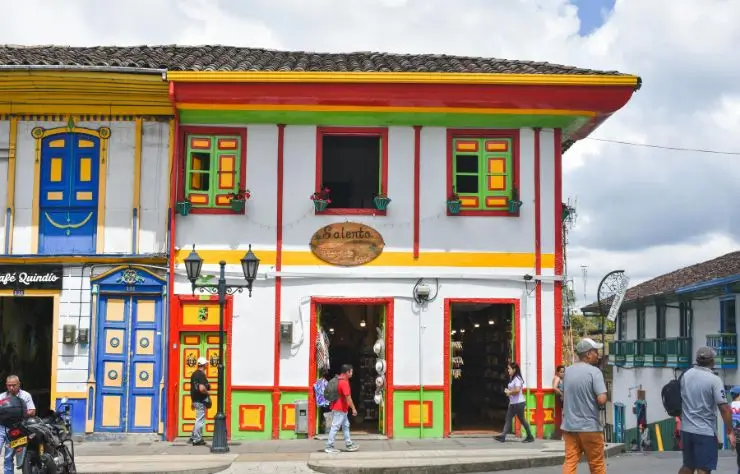 casa coloniales, principales calles del Pueblo Salento en el eje cafetero de Colombia